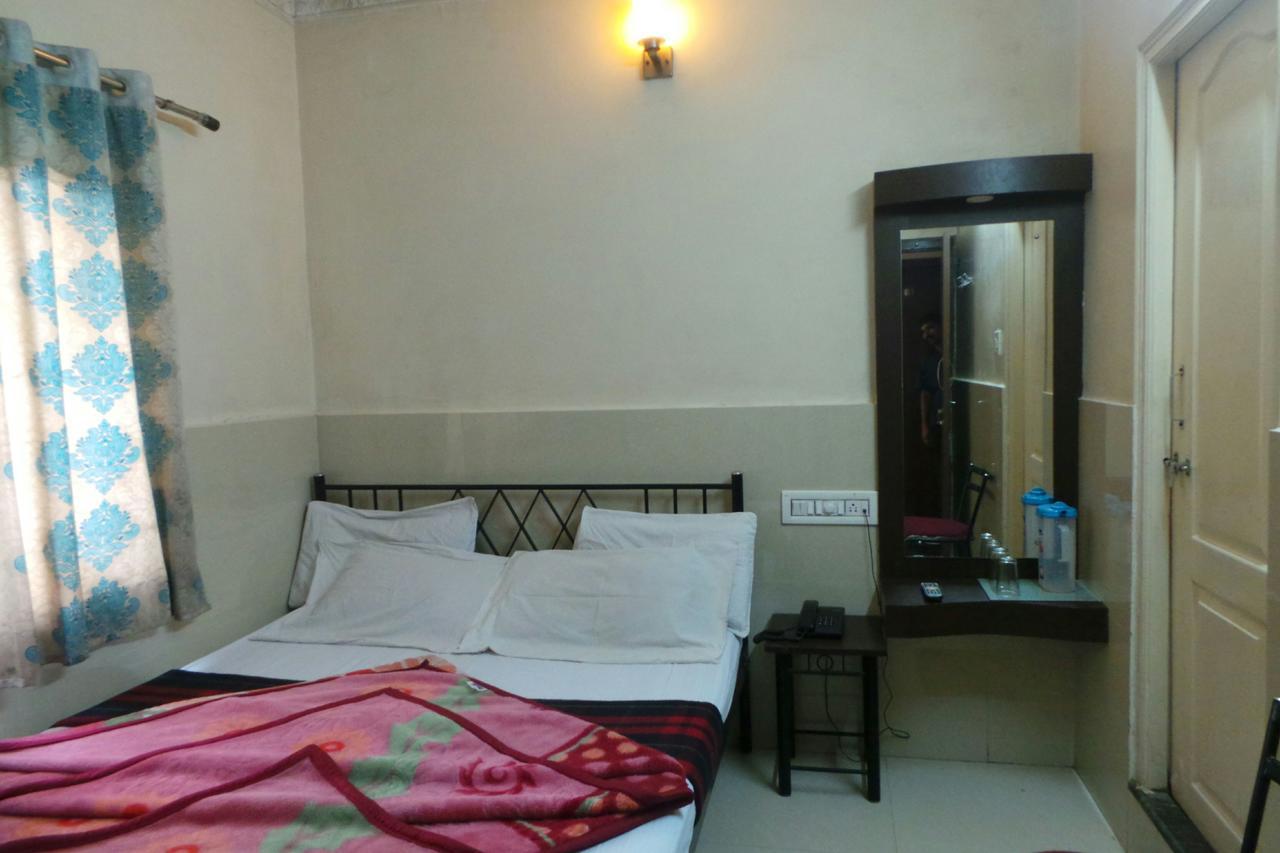 Manjusri Paradise Hotel Bangalore Eksteriør billede