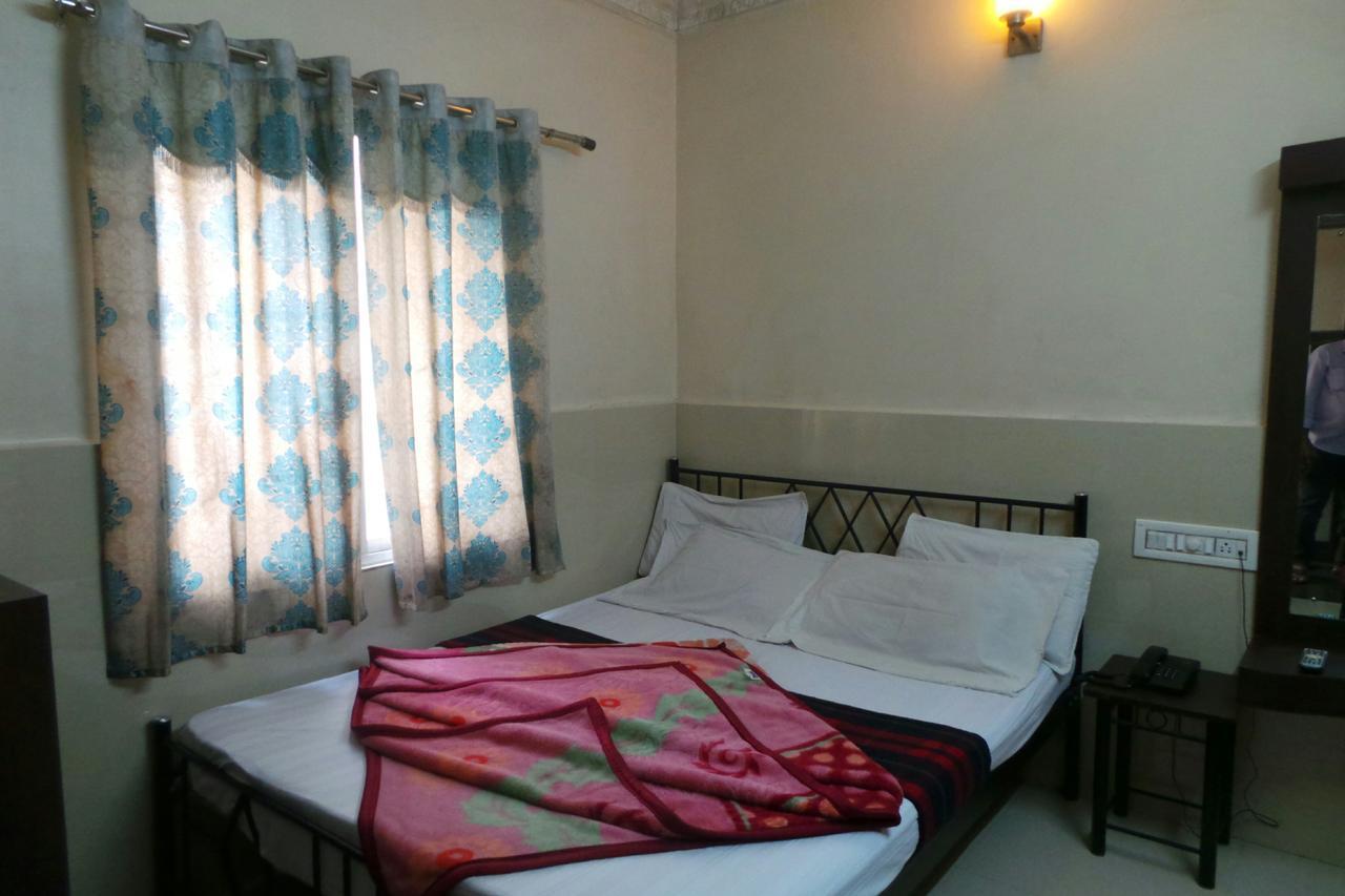 Manjusri Paradise Hotel Bangalore Eksteriør billede